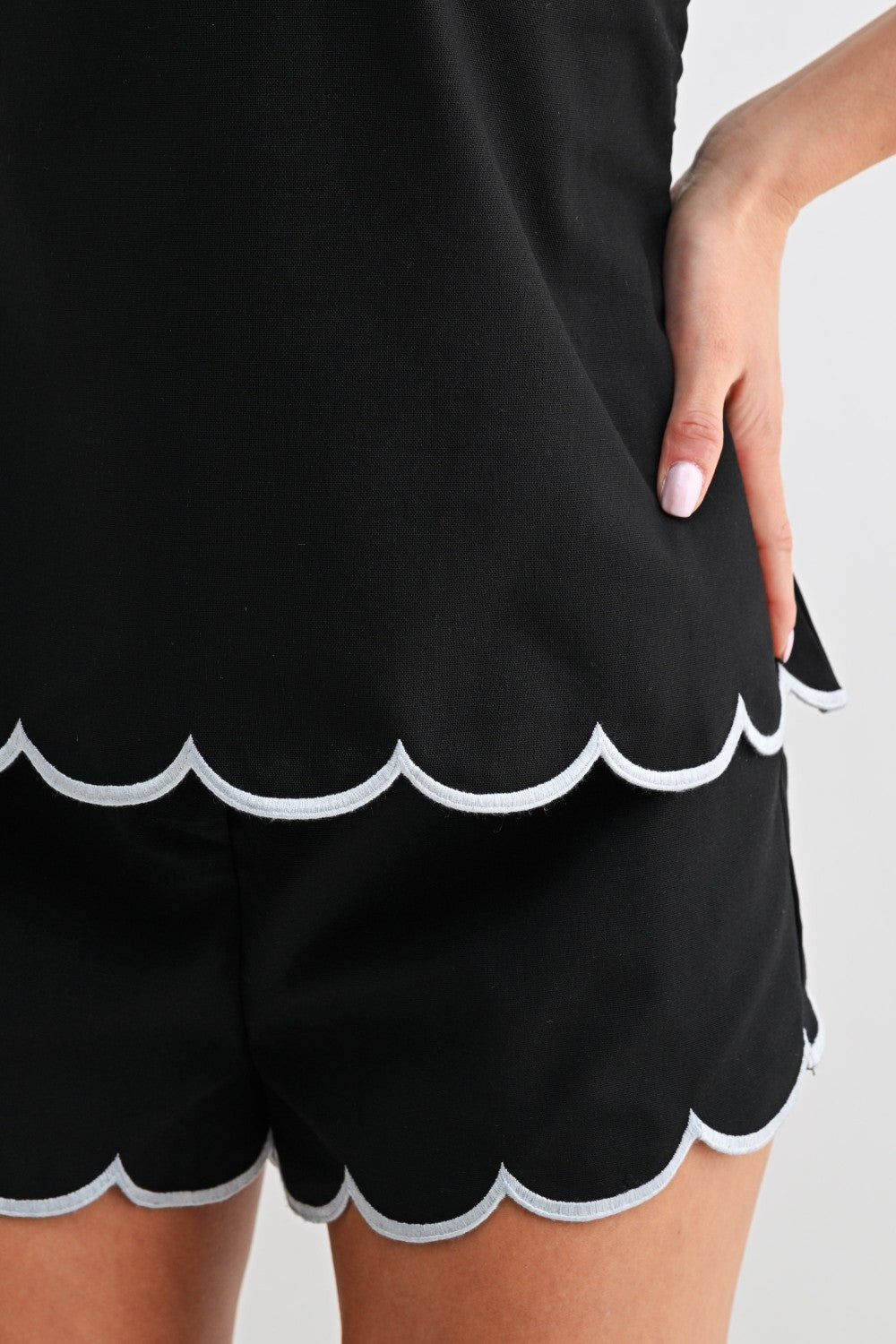 Scalloped Contrast Trim Shorts Set