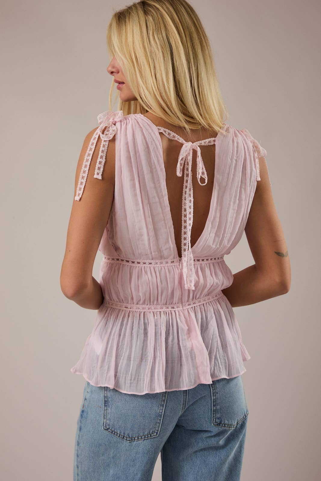 LACE TRIM DETAIL V-NECK SLEEVELESS TOP