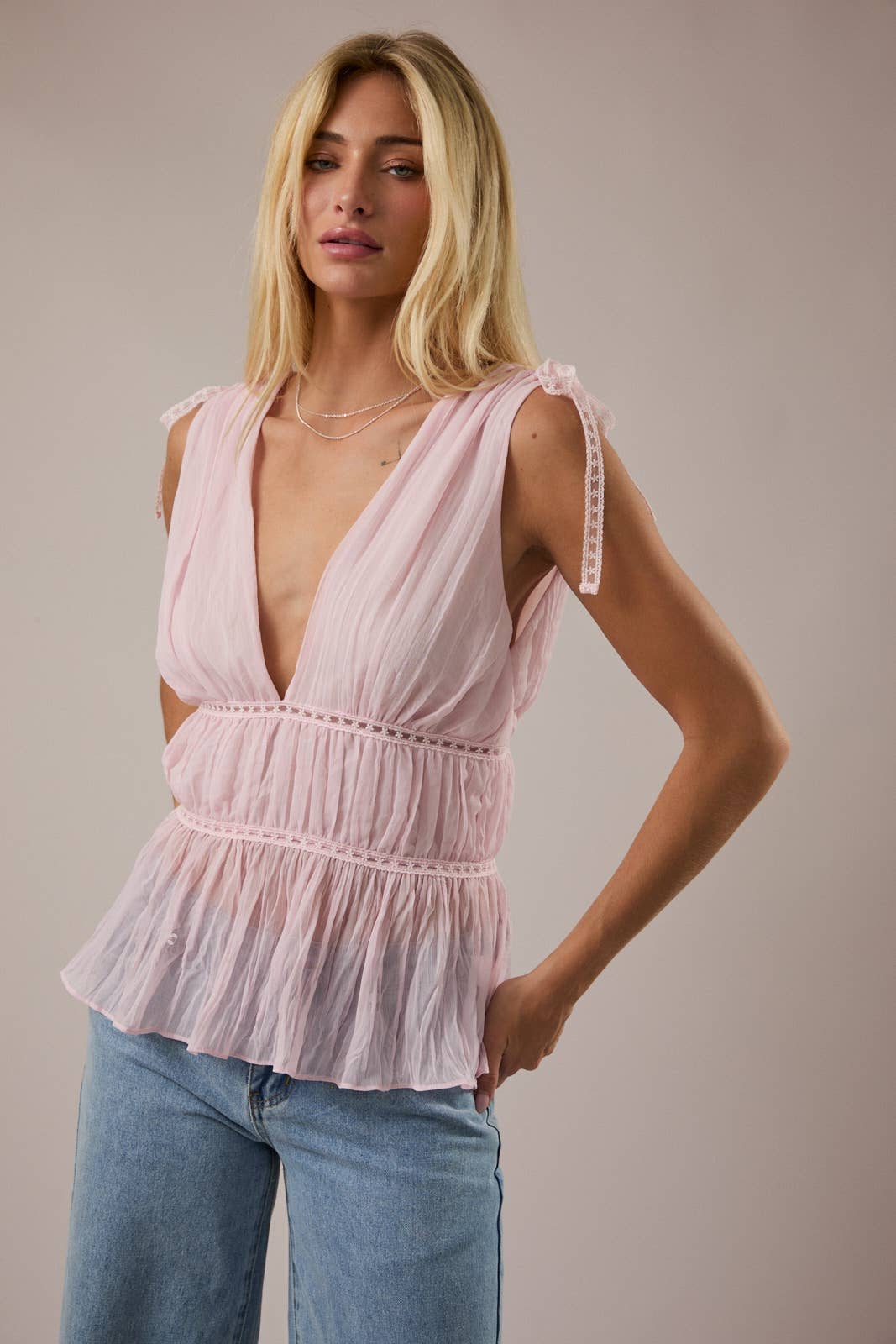 LACE TRIM DETAIL V-NECK SLEEVELESS TOP