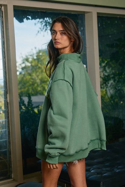 DILLY DALLY Mockneck Sweatshirt