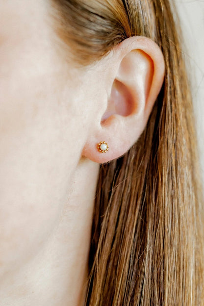 Linny Co Screwback Stud Earrings - Serena Opal