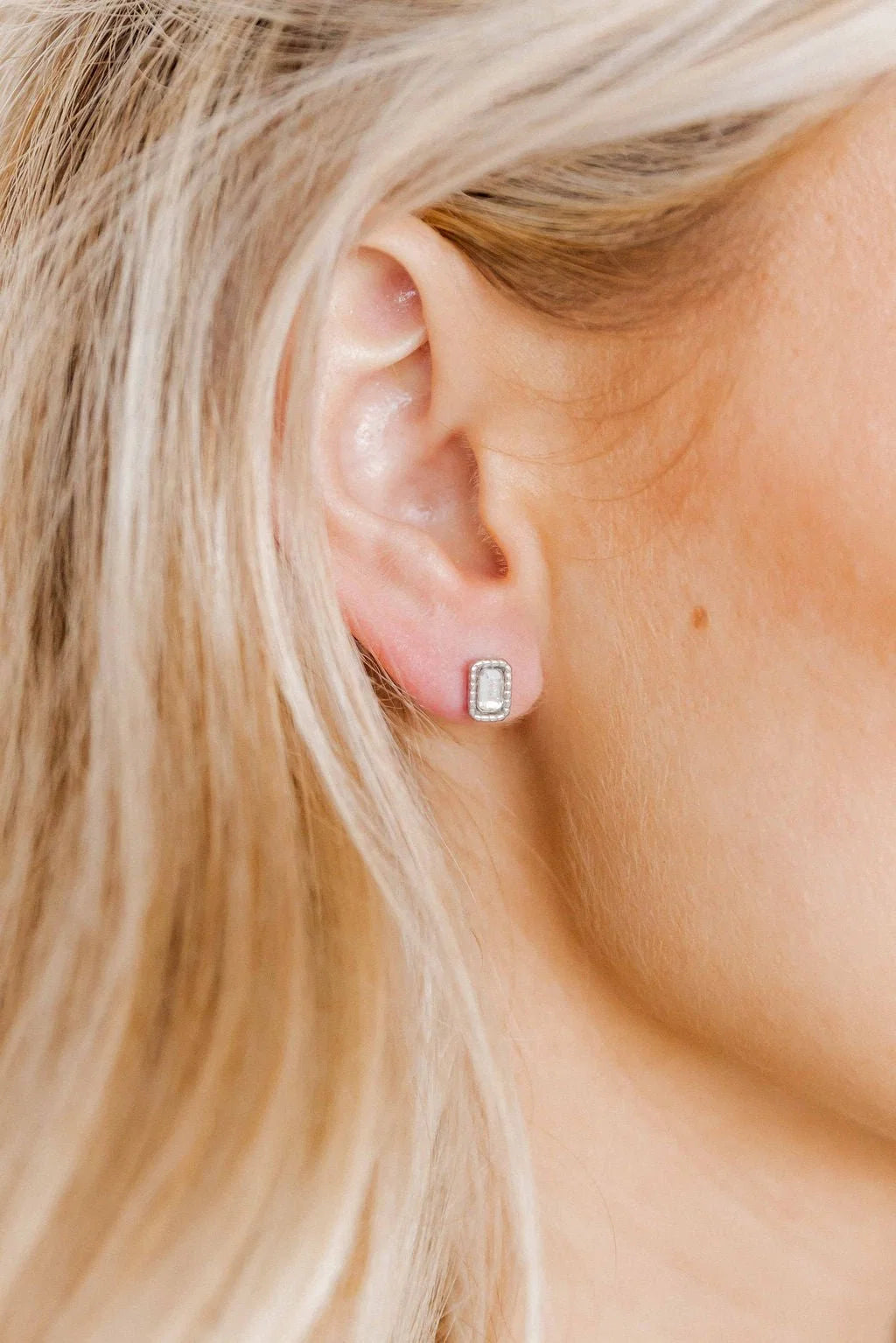 Linny Co Screwback Stud Earring - Madison Clear