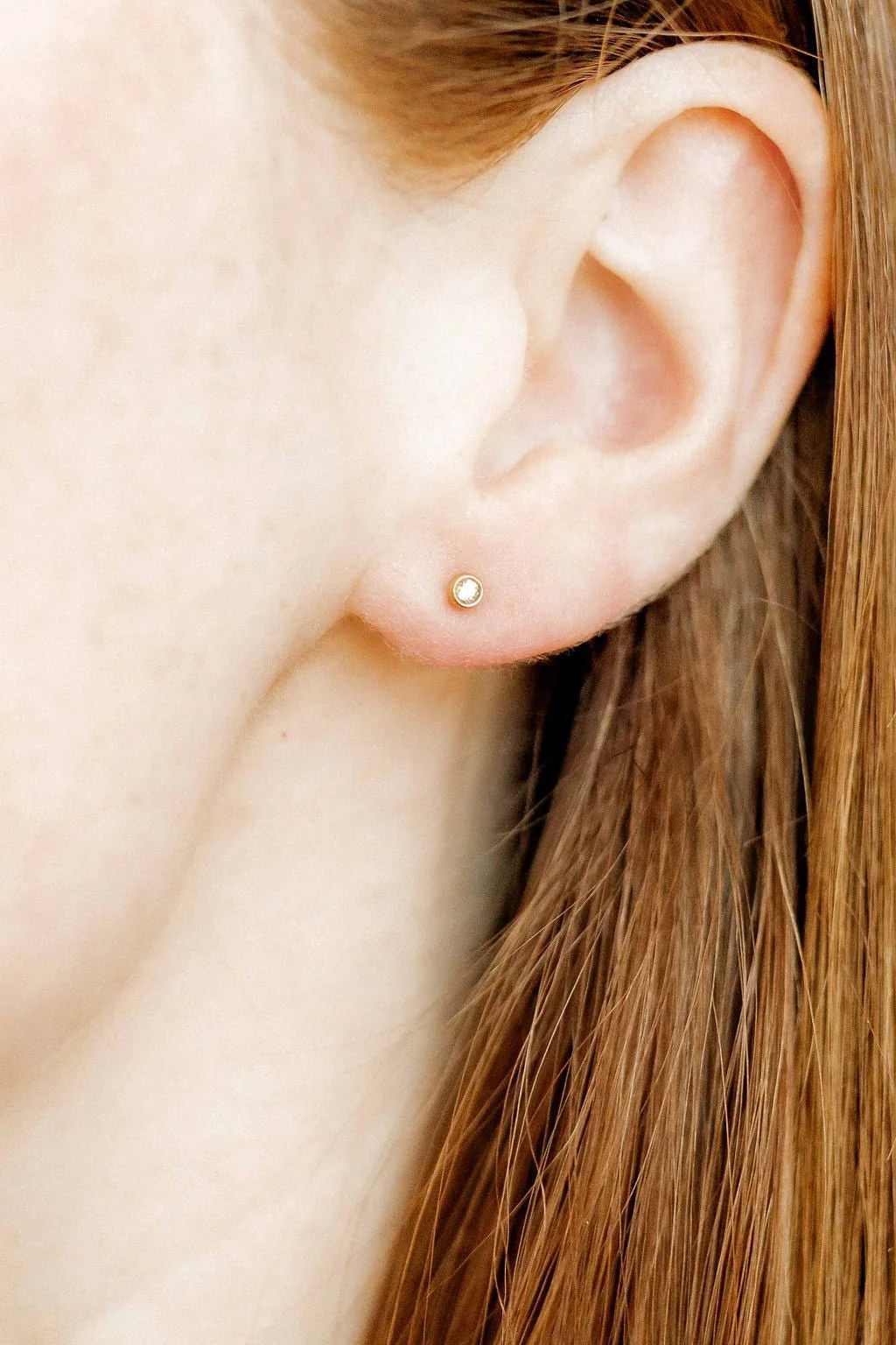 Linny Co Screwback Stud Earring - Micro Cooper Clear Gold