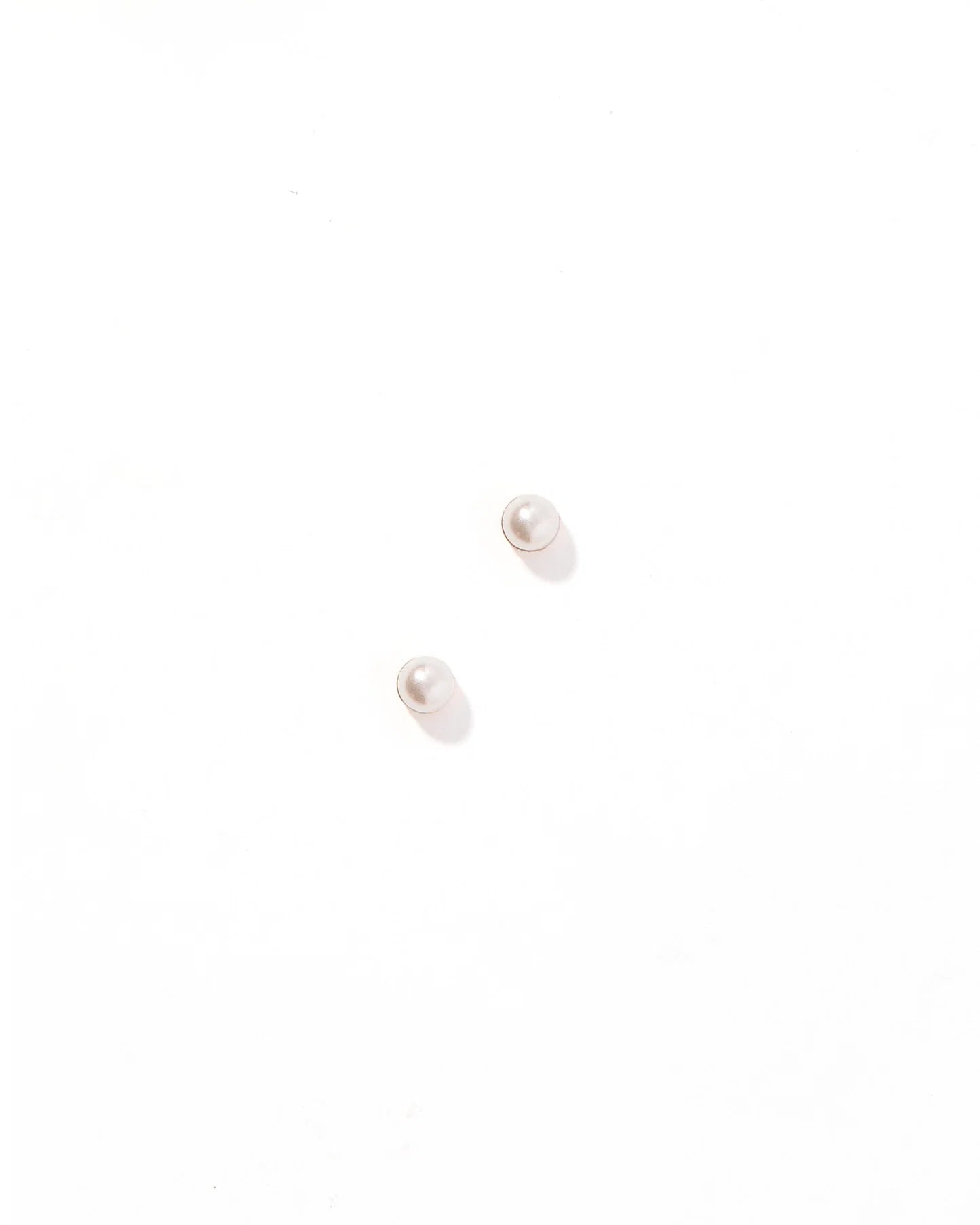 Linny Co Screwback Stud Earrings - Payton Pearl White 3mm