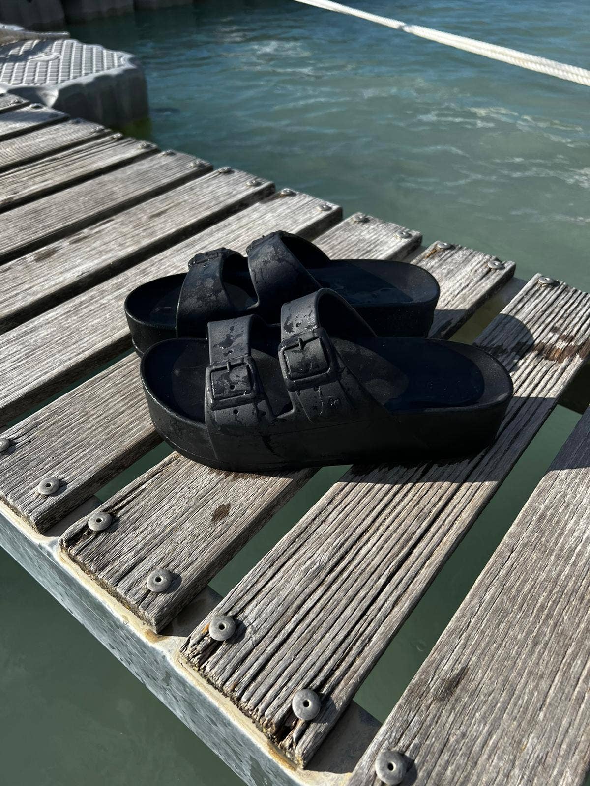 Cacatoès Caipirinha Classsic Black Wedge Sandals