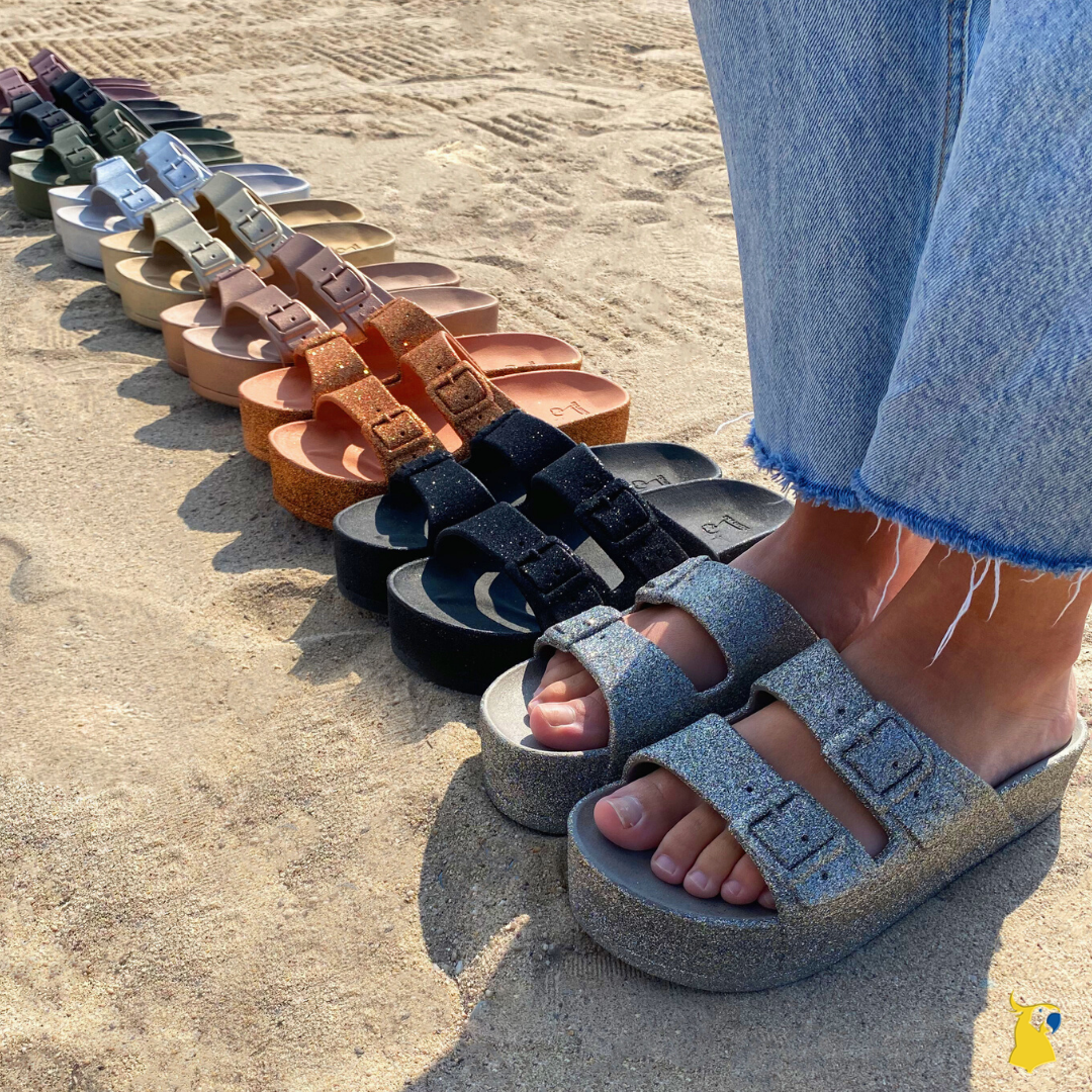 Cacatoès Caipirinha Classsic Black Wedge Sandals
